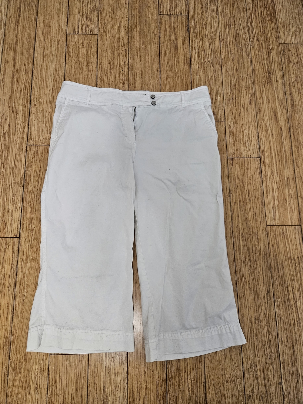 New York & Company White Cropped Pants